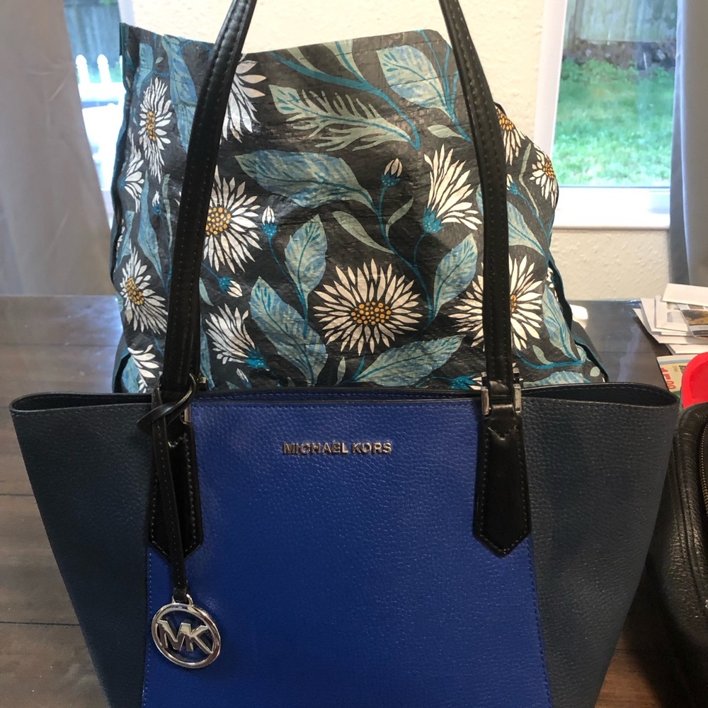 This Michael Kors Kimberly tote bag Purse